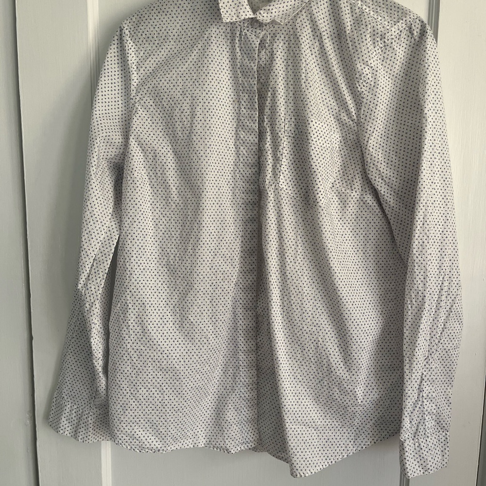 Old Navy Blue and White Button Down Shirt Relaxed Fit